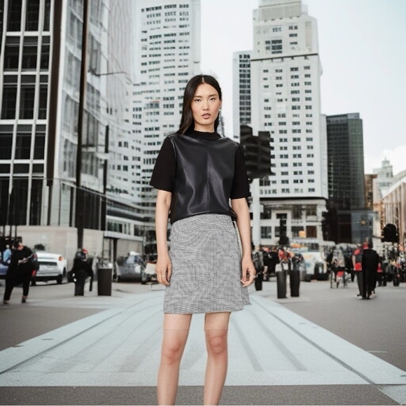 Womens Top ANN TAYLOR Black Shell Tee Leatherette Front Knit Short Sleeve Blouse - Picture 1 of 6